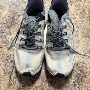 Nike Men's Beige and Gray Athletic Shoes